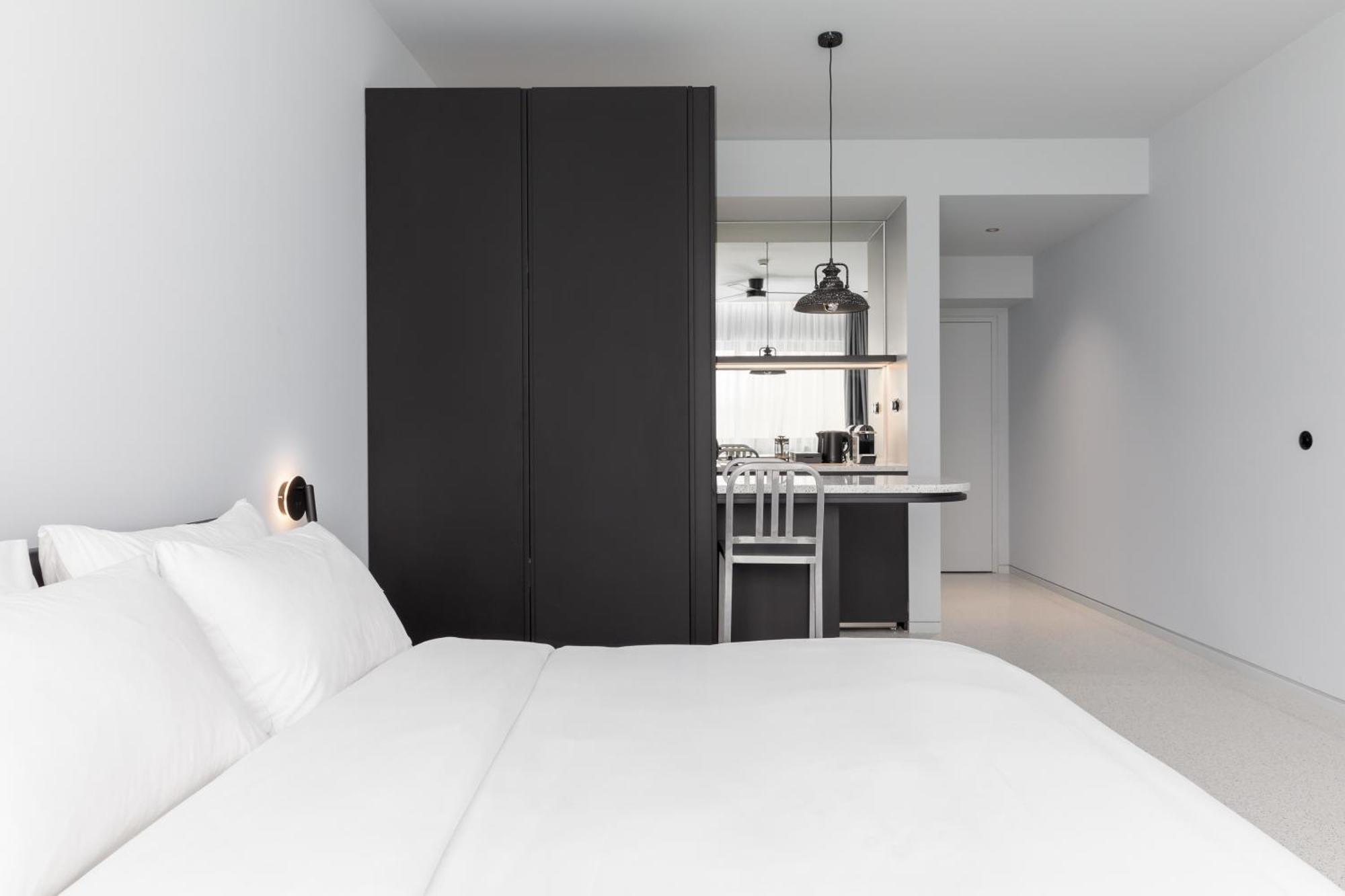 Nero Luxury Suites By Zennova Салоники Экстерьер фото